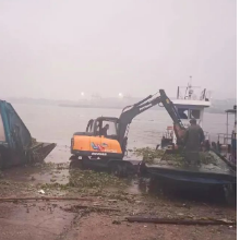 湘潭市河长办对湘江湘潭段大面积水葫芦展开应急处置行动
