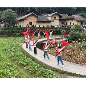 “最忆韶山冲 讴歌新时代"快闪演出亮相韶山毛泽东同志故居