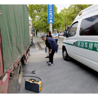 湘潭生态环境部门联合雨湖交警大队开展汽车尾气路检抽查行动