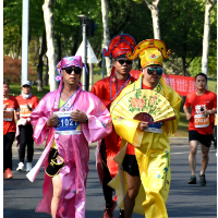 组图丨湘潭：从窑湾到万楼 数千马拉松选手“御风”而奔