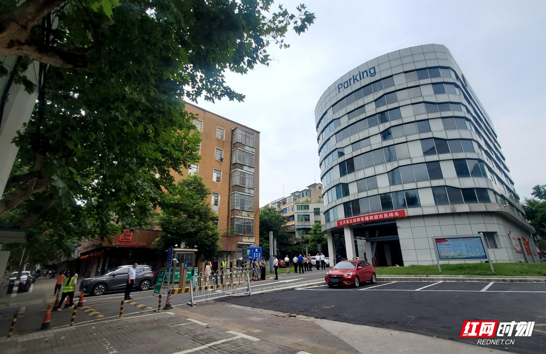 优化营商环境丨湘潭市红月亮立体停车楼正式对市民开放