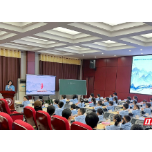 “整本书阅读”教学研修暨“书香楚兮”进校园活动在岳塘区火炬学校举行