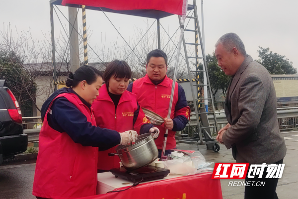 春运进行时 | 湘潭高速：寒潮再次来袭，这里有你要的温暖