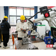 视频 | 代码与焊花齐飞 湘潭科技职院打响“职技融合”突围战