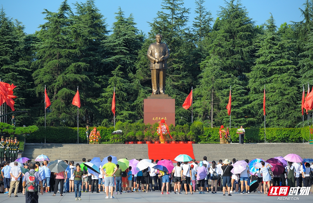 毛泽东广场（喻名才）_副本.jpg