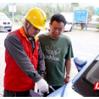 国网湘潭供电公司：“电”亮双节回家路 护航车主绿色出行
