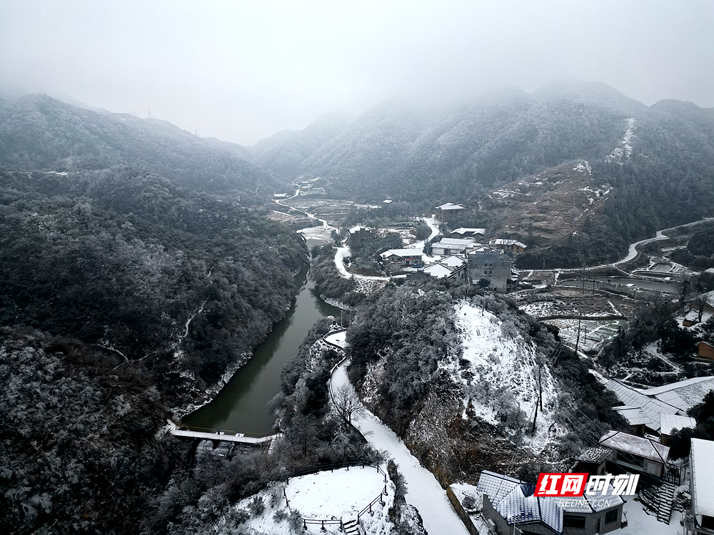 视频丨续充“雪景体验卡” 用一组航拍回味湘潭县雾凇冰挂美景