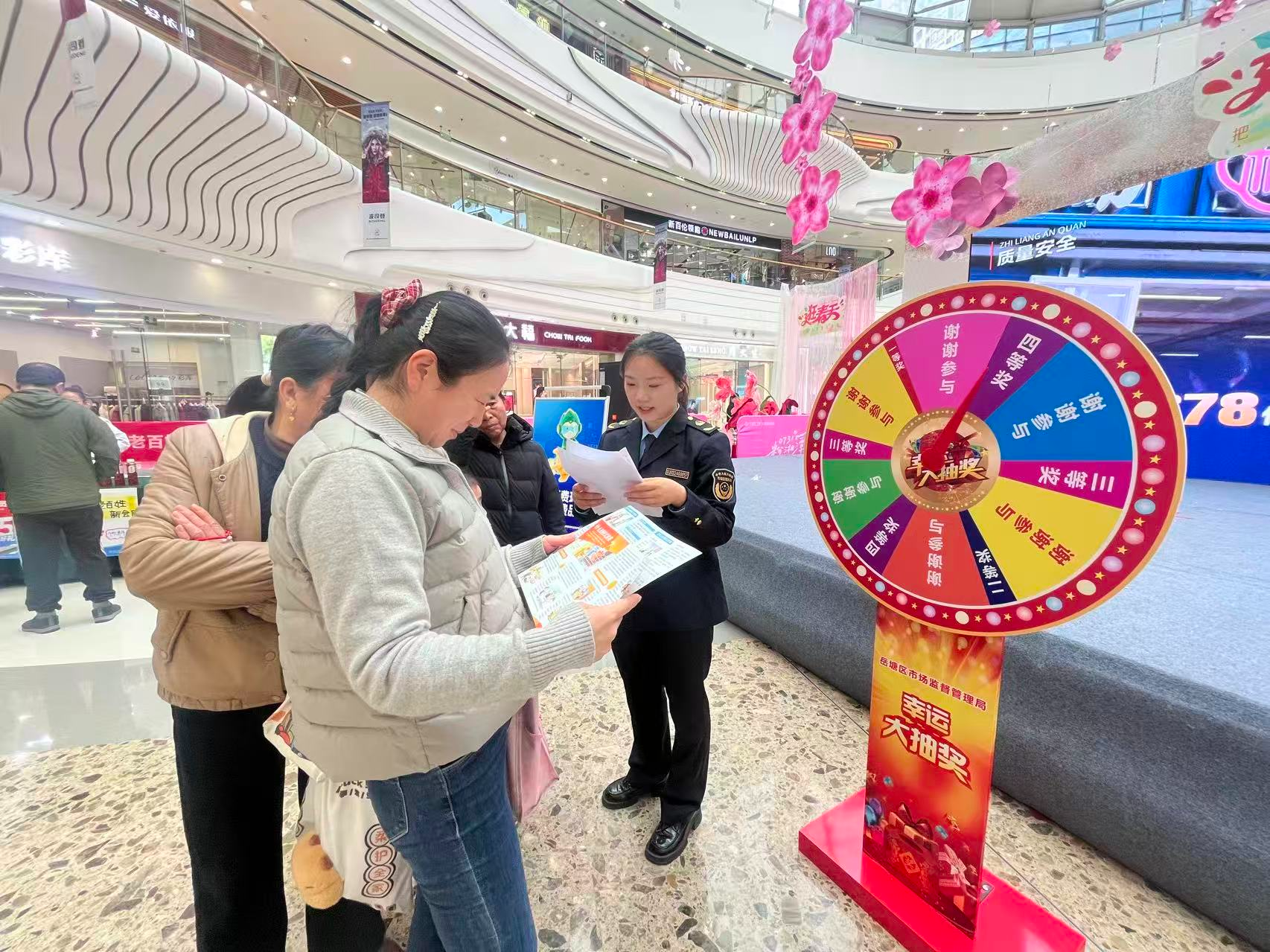 岳塘区市场监管局“3·15”在行动