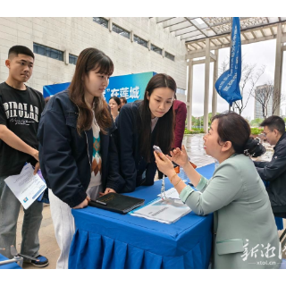 求职何必去远方 莲城就有好岗位——湘潭市总工会就业服务季首场招聘会侧记