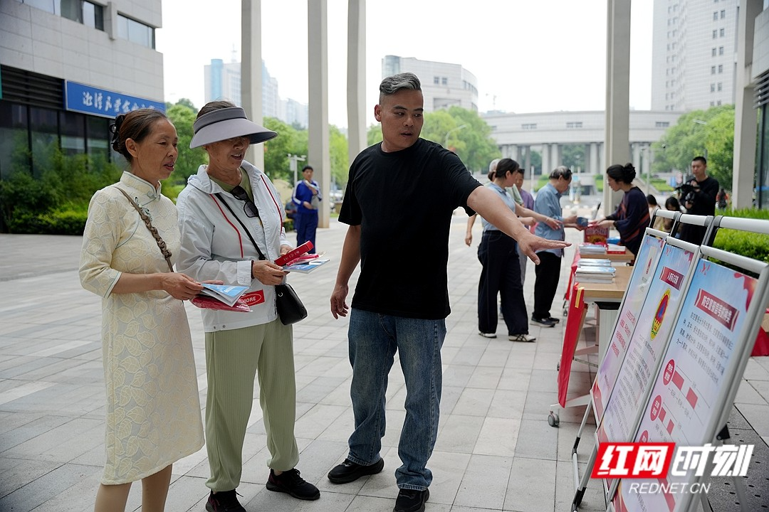 湘潭市国动办防灾减灾主题宣传走进市民之家