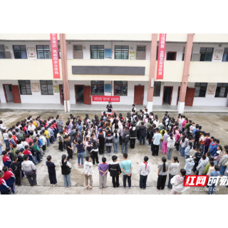 湘潭县法院“萤火行动”为青少年系好“法治纽扣”