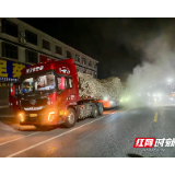 湘潭一货车起火 警民联手保住百万设备