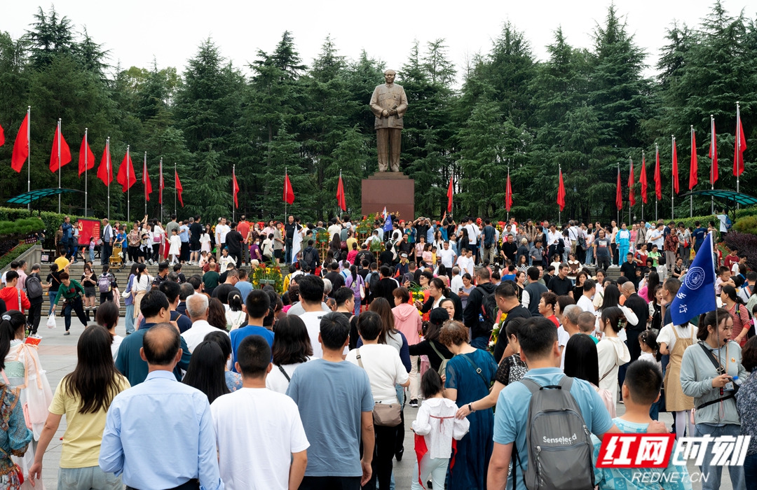 韶山毛泽东广场。_副本.jpg 韶山毛泽东广场。_副本.jpg