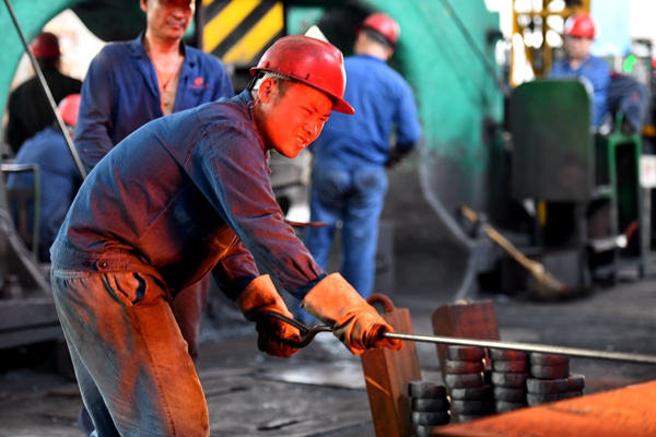 江麓集团 :战高温 致敬不服"暑"的兵工人