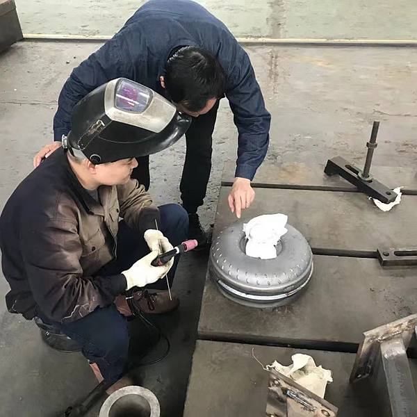 工艺人员开展现场技术服务。.jpg