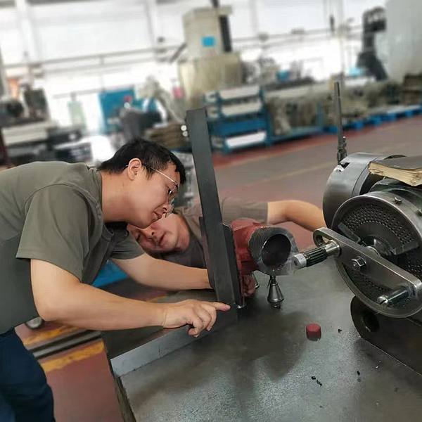 江麓集团工艺攻关在一线。.jpg