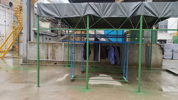 分厂自制实用晾晒架解决员工晾衣问题.jpg