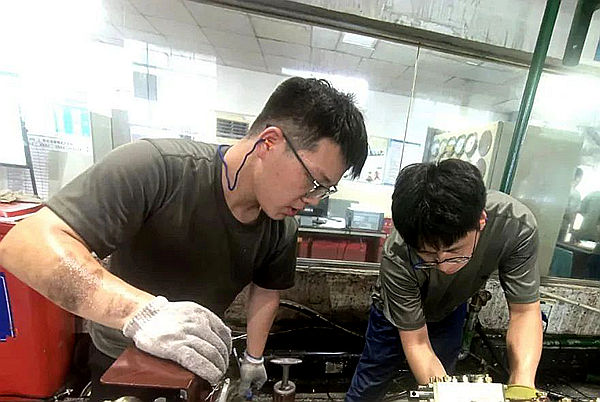 江麓集团：书生换工装 攻坚勇担当