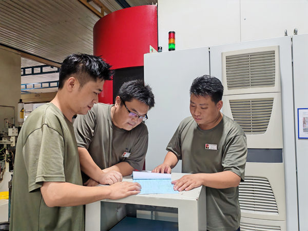 分厂技术技能团队分析加工工序.jpg
