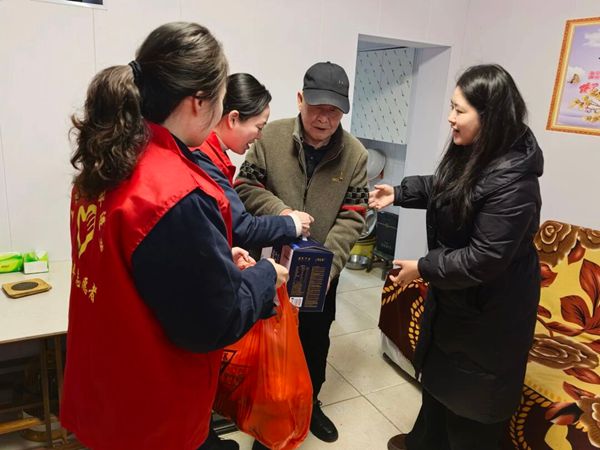 江麓集团团委志愿者向独居、高龄老人传送慰问关怀.jpg