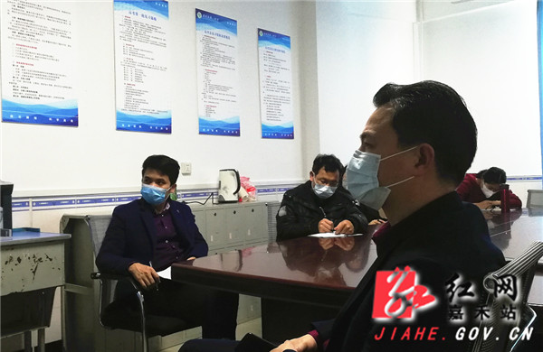 高三教师聆听专家报告_副本.jpg 高三教师聆听专家报告_副本.jpg