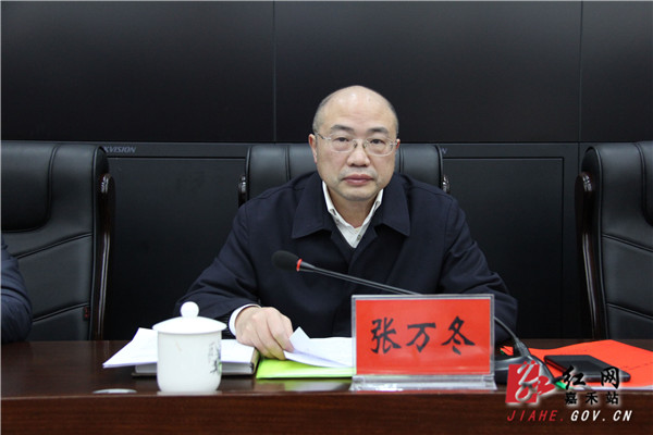 县委副书记,县长张万冬出席会议并作讲话_副本.jpg