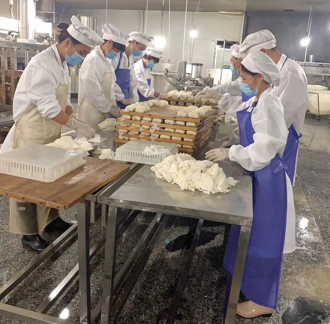 是湘东地区规模最大的豆制品企业,主要生产攸县香干,百叶豆腐,油豆腐