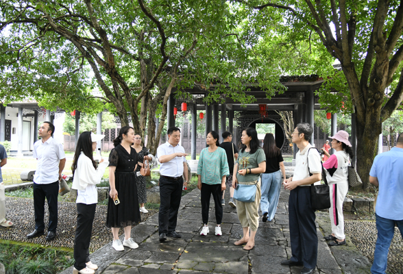 广东省韶关市人大常委会考察组一行来永考察