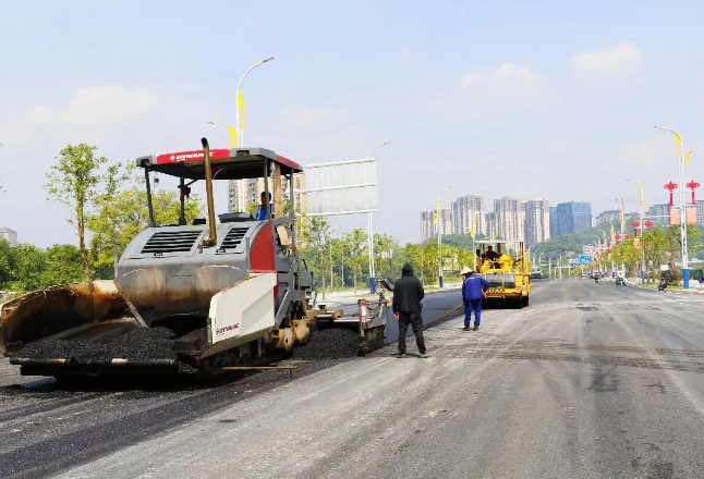 永州经开区：湘江西路（亲水桥－宋家洲大桥）段沥青路面摊铺完成