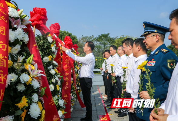 永州市2024年烈士纪念日向烈士敬献花篮仪式举行 朱洪武、陈爱林出席