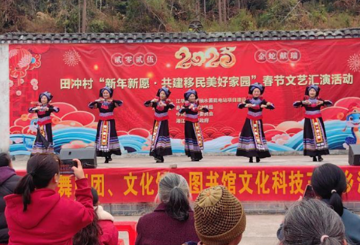 新春走基层丨湖南江华：“群众村晚”轮番登场 百姓乐享“文化大餐”
