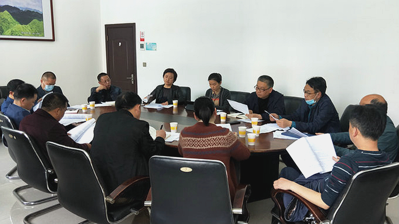 洞国学校改扩建项目建设第三次工作调度会.jpg