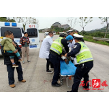 石门：突发车祸 交警及时救援受伤驾驶人