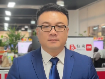  红网视评｜家长一招手，孩子遭横祸？路人的临场反应让人夸赞！