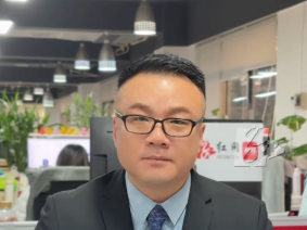 红网视评｜80后男子跪别无亲老宅，三叩首藏尽岁月怅然