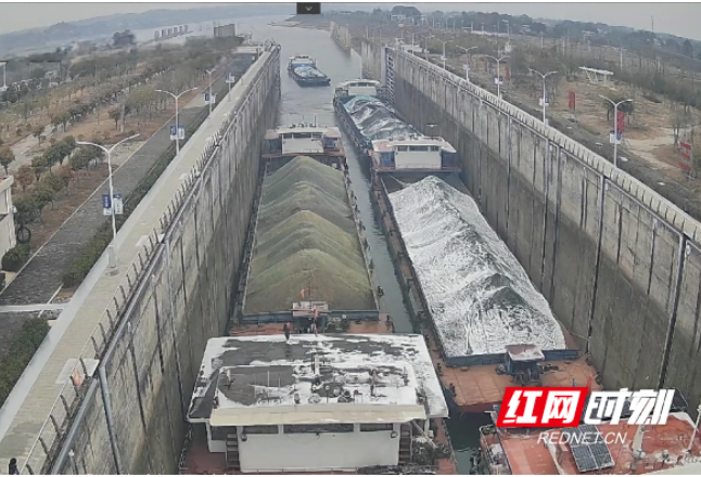 向寒而行 湖南省水运投公司所属船闸全力保障水路运输安全畅通