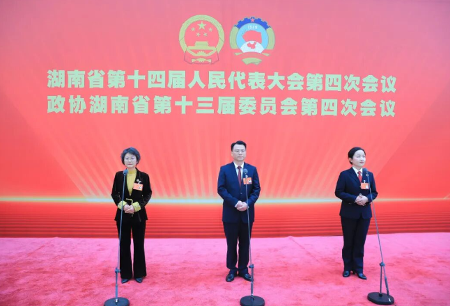 辛小湘看两会丨两会“通道”，通民心，道未来