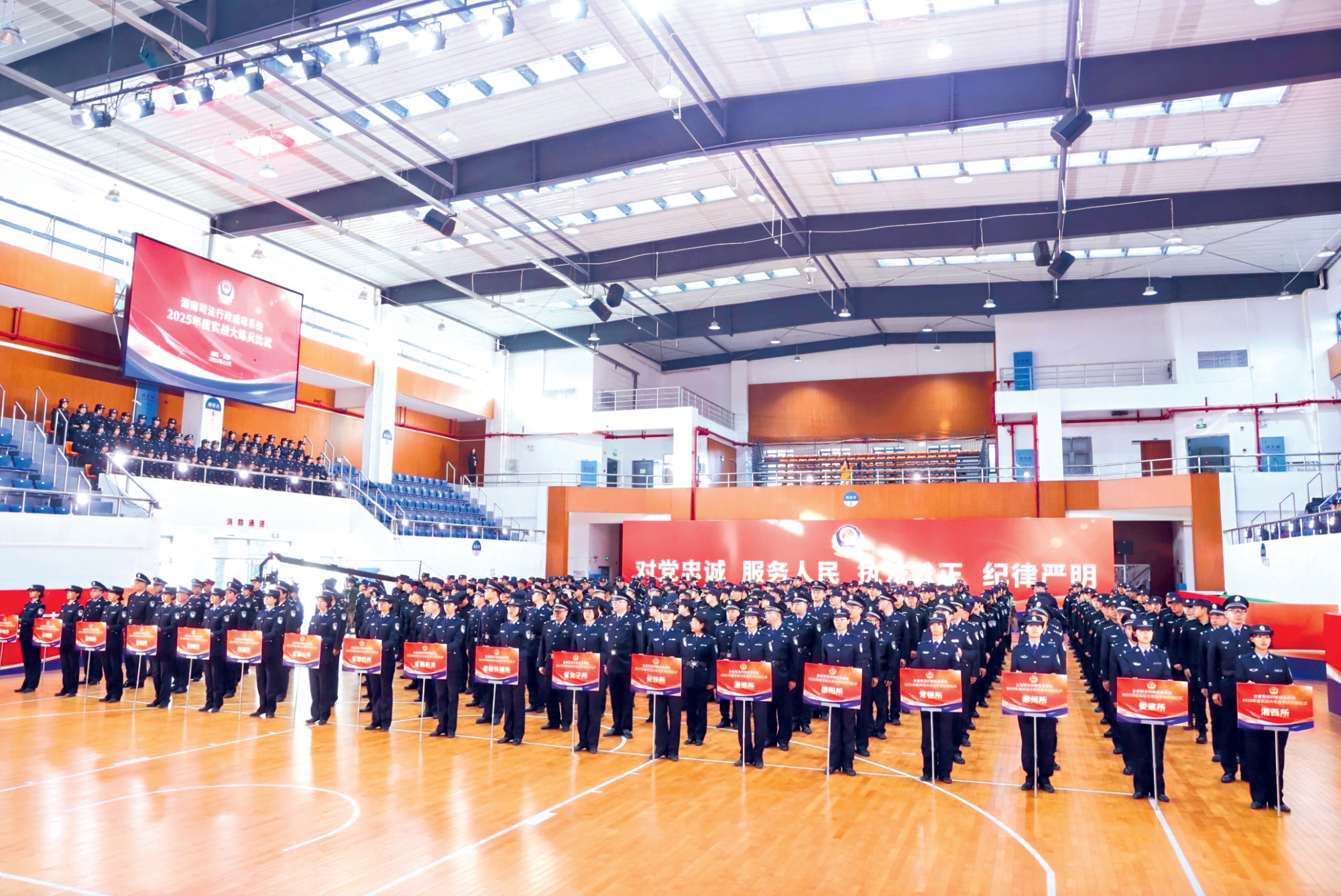 李忠：发挥法治保障作用 促进经济社会高质量发展