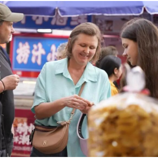 两会观察② | 把“建设强大国内市场”置顶，深意何在？