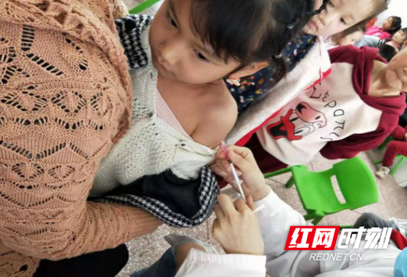 张家界：慈利东岳观镇疫苗接种共筑健康屏障
