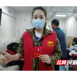 郴州：多名志愿者冒雨献血为生命加油