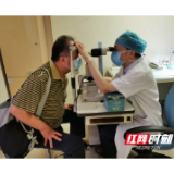 六旬老人下蹲引发视网膜裂孔 医生为其治疗只用十分钟