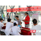 郴州：嘉禾县驻东莞流动人口计生协开展世界人口日宣传活动