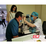 65岁老人视网膜脱离，医生说眼前闪白光可能是前兆