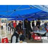献血车开进张家界航空工业职业学院