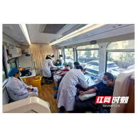 张家界：桑植县人民医院组织职工开展无偿献血活动