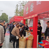 【决战脱贫攻坚】湘乡市第三届农产品博览会：农特产品成抢手货 消费扶贫助农增收