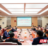 湖南工程学院与14家企业签订“产学研”合作协议