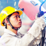 4月27日在北京人民大会堂，湘电刘新新作了精彩发言（图）