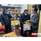 湖南科大物电学院为考研学子发放抗疫药品